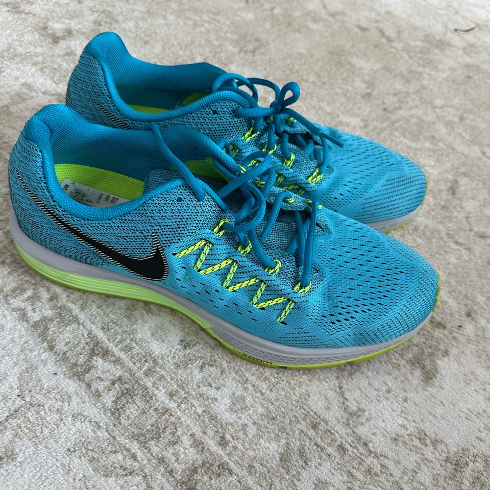 Nike Men’s Teal Running Sneakers with Neon Green Accents